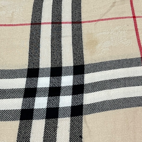 Burberry Large Cashmere Scarf - Picture 5 of 7